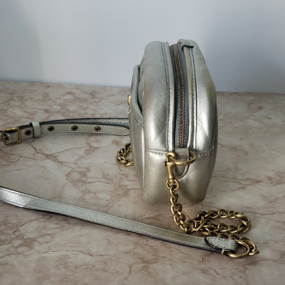 Elegant Silver Crossbody Bag - Picture 3 of 7